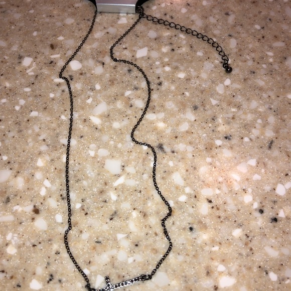 🆕 Apt 9 Cross Necklace - Picture 3 of 5